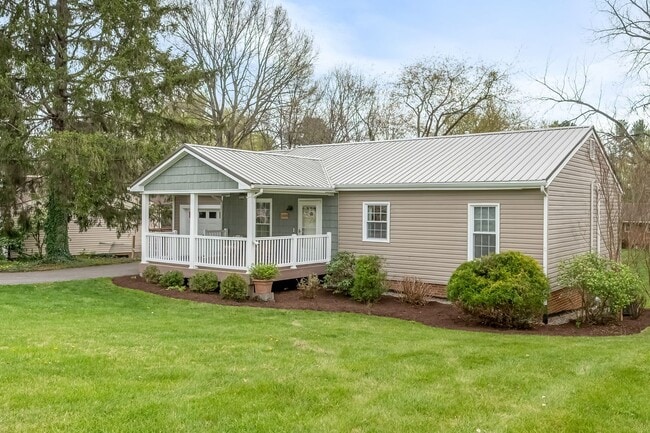 Photo - Spacious ranch close to campus