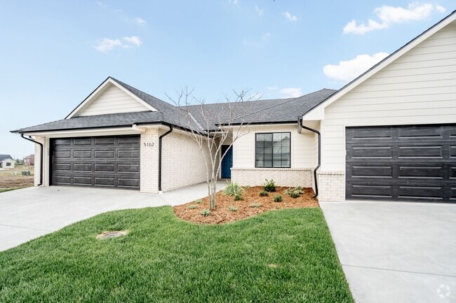 Building Photo - Beautiful Villa in Independent Senior Livi... Rental