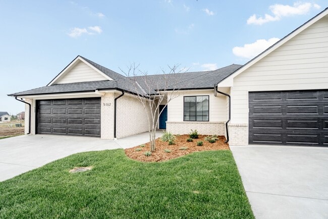 Beautiful Villa in Independent Senior Livi... - Beautiful Villa in Independent Senior Livi... House