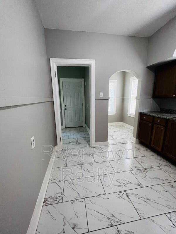 Photo - 907 Birch St