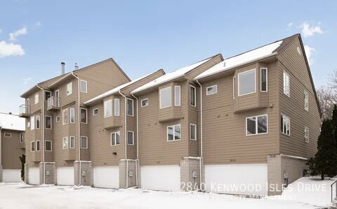 Building Photo - 2840 Kenwood Isles Dr