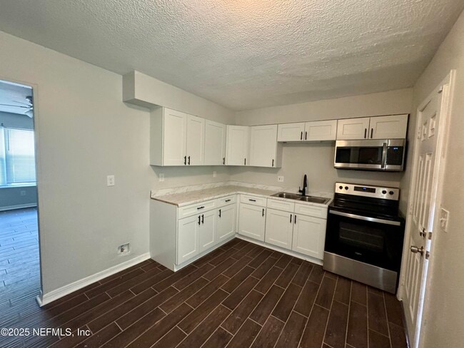 Photo - 707 Rainer Rd