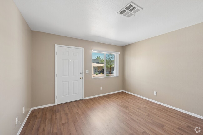 1BR, 1BA - 515SF - Living Room - Don Dawson