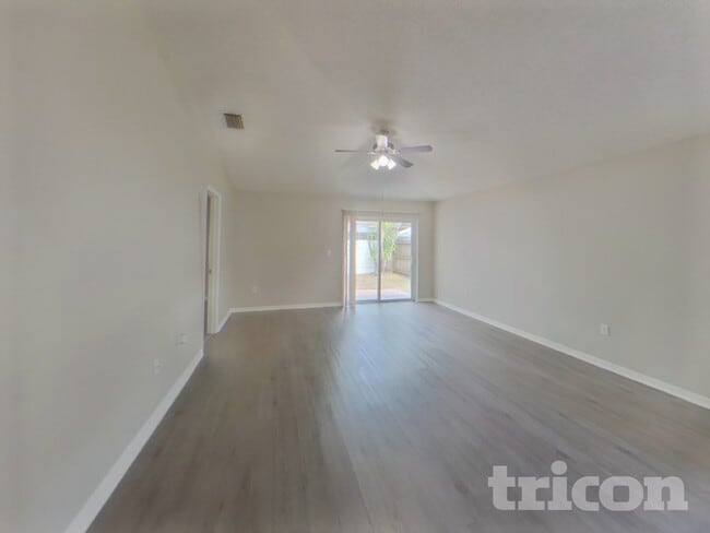 Photo - 4432 Country Hills Blvd