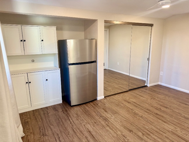 Building Photo - 627 27th St Rental