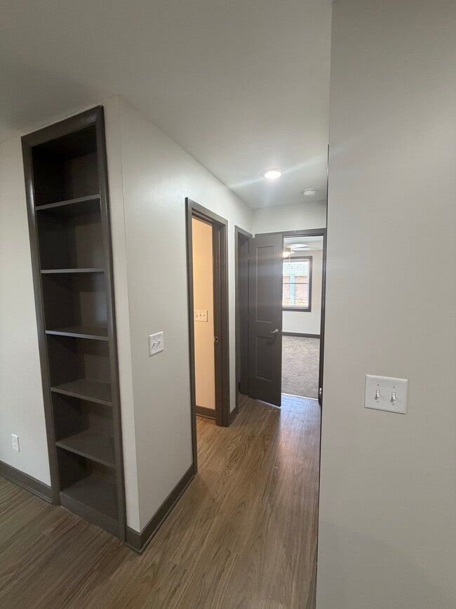 ONE BEDROOM - Rosedale Hills