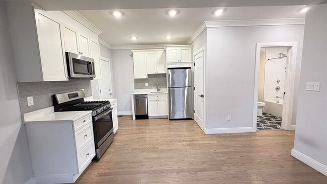 Building Photo - 93 George St Unit 1