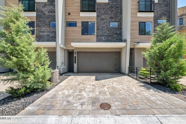 Photo - 557 California Ave