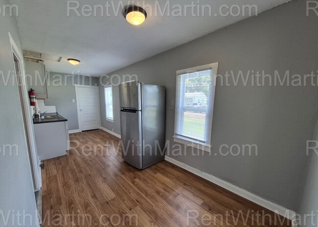 Photo - 348 Lamont St