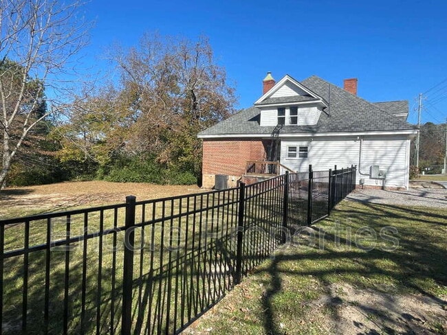 Photo - 610 Parks St