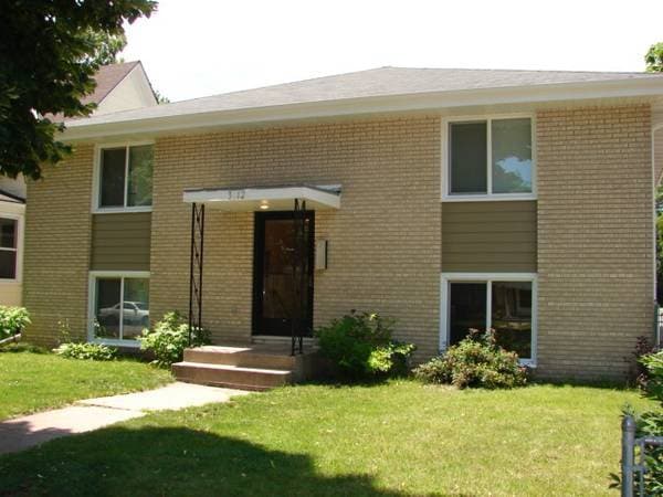 Building Photo - 3512 23rd Ave S Unit 1