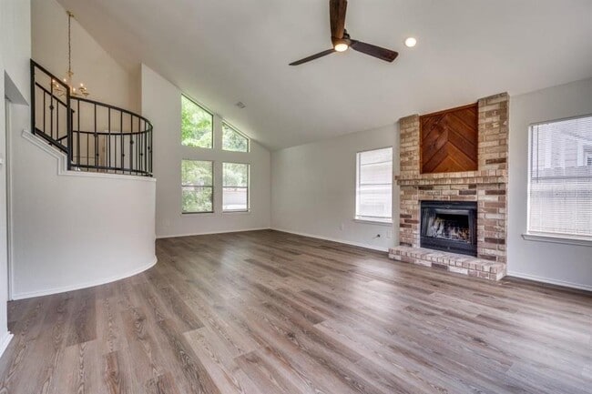 Photo - 15902 De Peer Ave