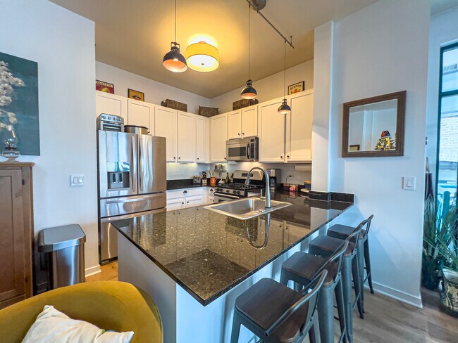 Photo - 340 W Superior St Unit 701