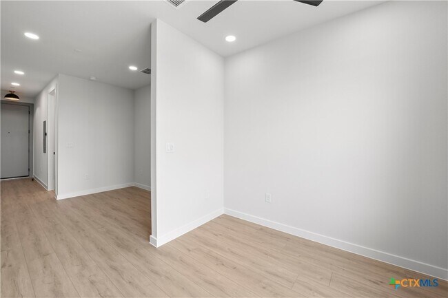 Photo - 634 Central Pkwy Unidad 1212