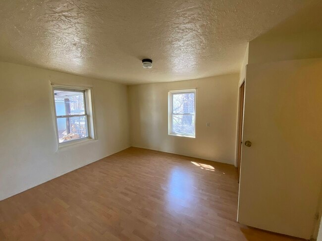 Photo - 1002 A NM-76