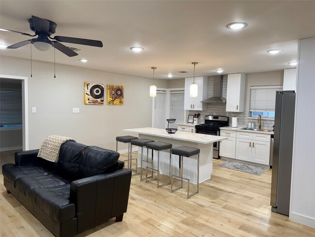 Photo - 5455 Birdwood Rd