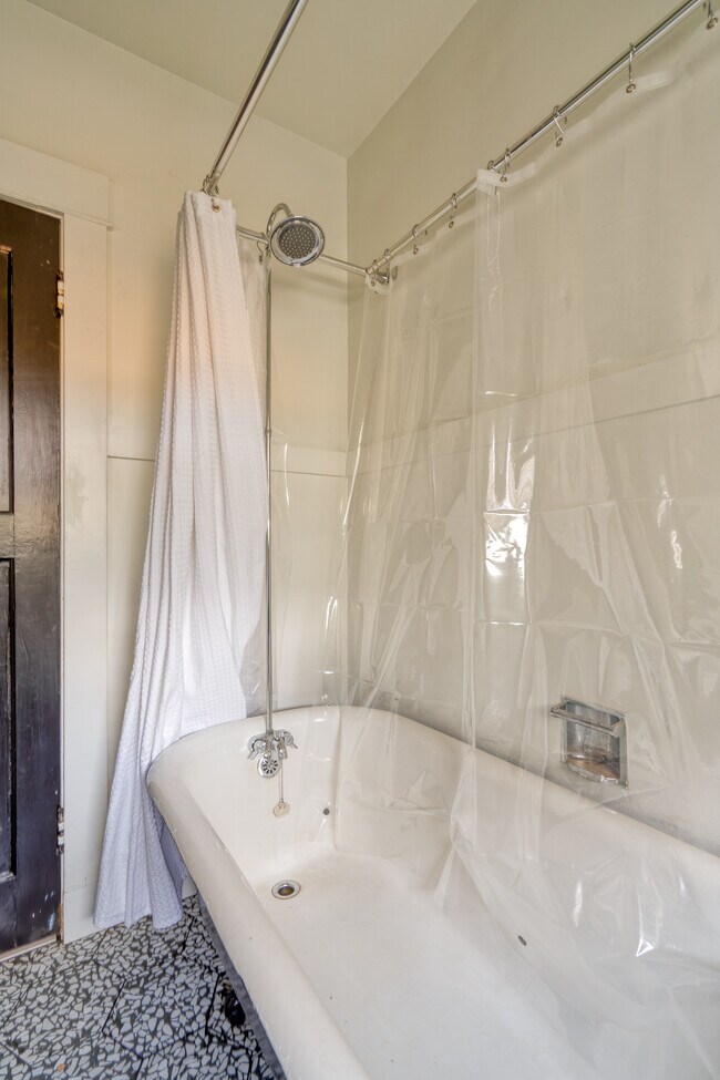 Photo - 2215 SE Powell Blvd Unidad 4