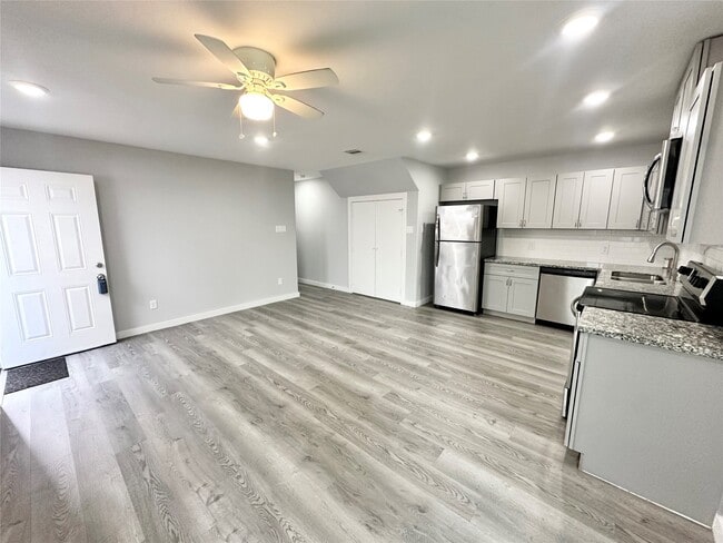 Photo - 8215 Crestview Dr