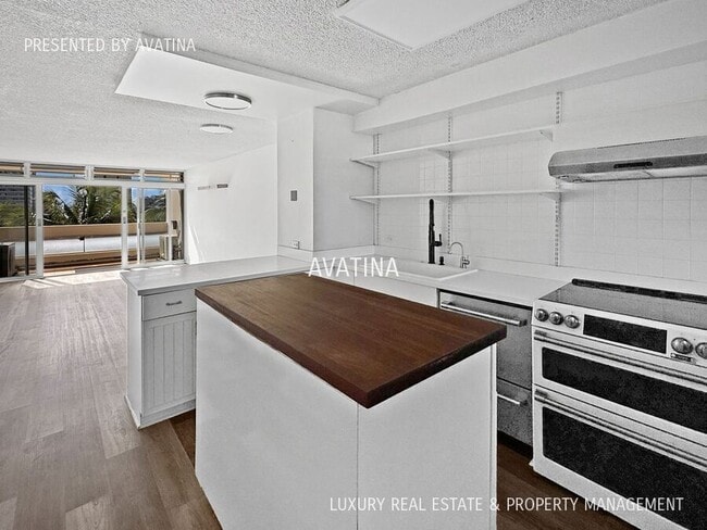 Photo - 500 University Ave