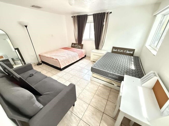 Photo - 106 SE 4th Ave Unit 2