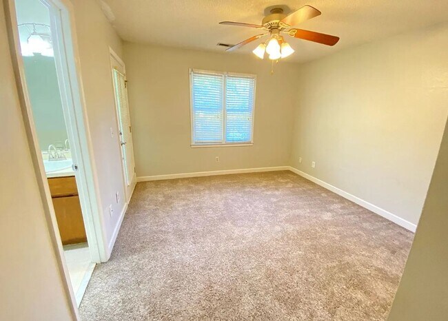 Photo - 261 Conrad Cir