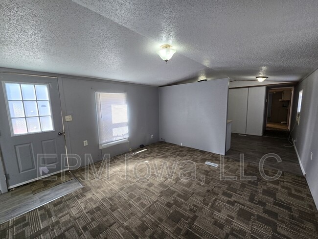 Photo - 700 W Ridgeway Ave