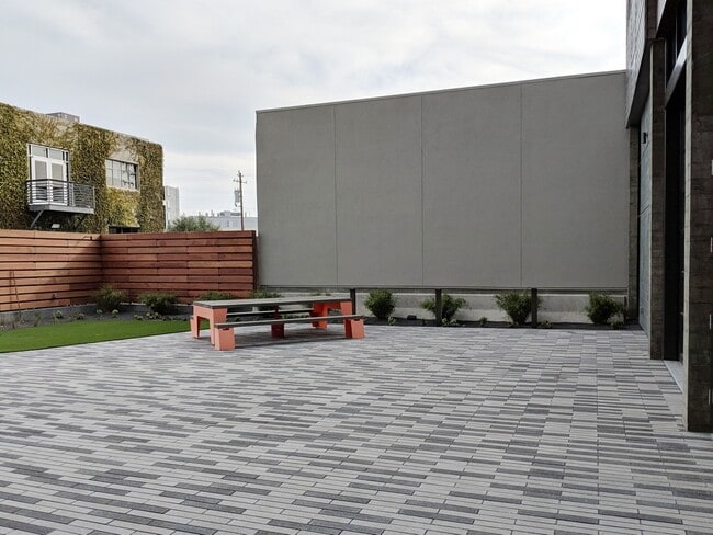 Exterior - 75 Arkansas