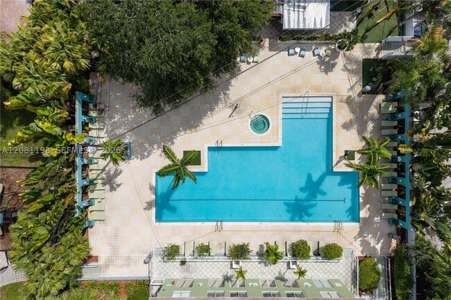 5215 NE 3rd Ct Unidad 4