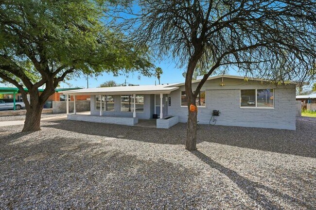 Photo - Spacious 3-Bed, 2-Bath East Tucson Home with Large Yard & Open Layout