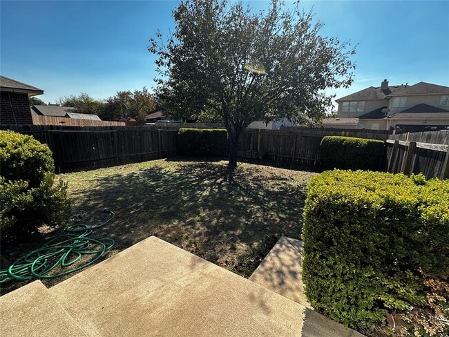 Photo - 1041 Disraeli Cir