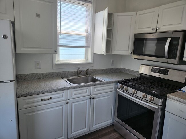 Building Photo - 14 E Bidwell Ave Unit 2