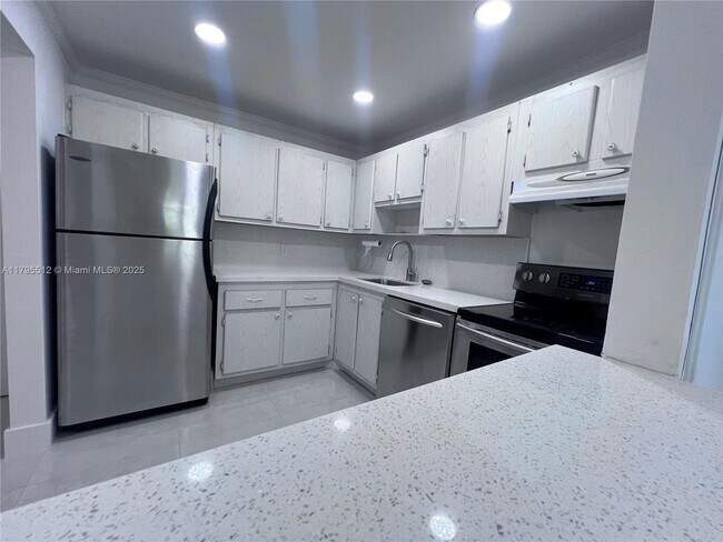 Photo - 16950 W Dixie Hwy Condo Unit A323