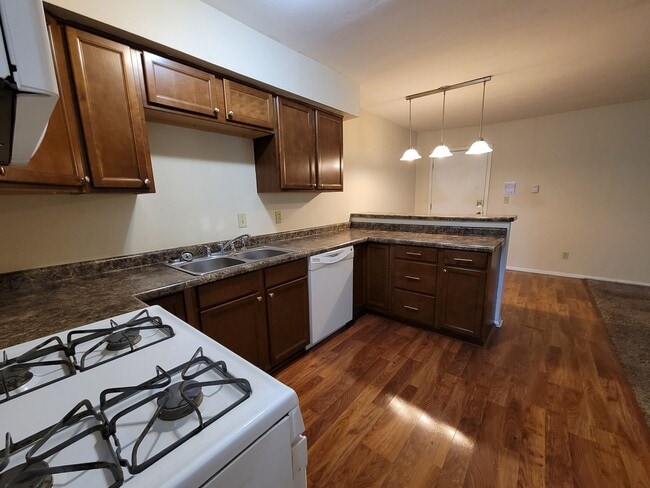 Photo - 2069 Cambridge