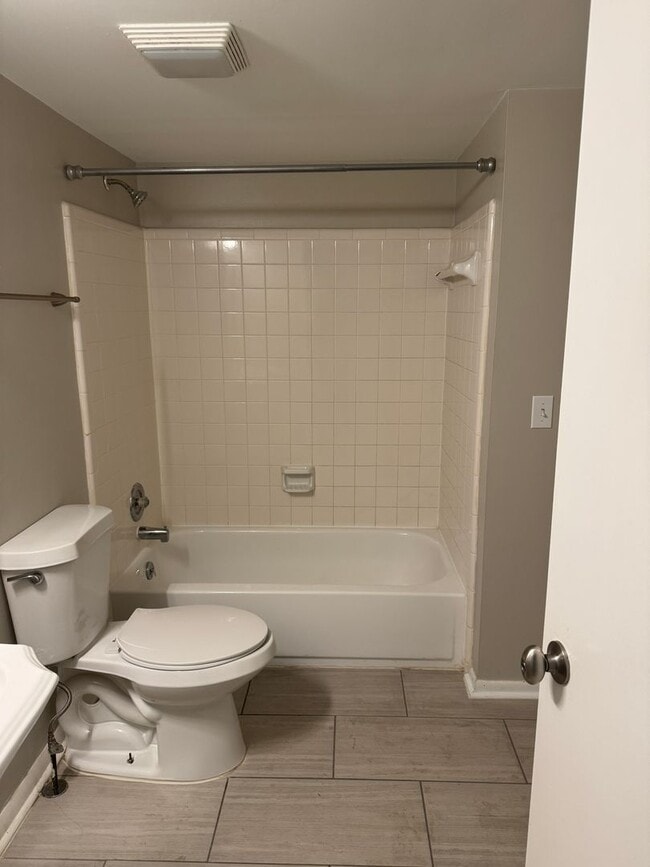 Photo - Bright & Updated Top-Floor End Unit in Sought-After Hillsdale Community