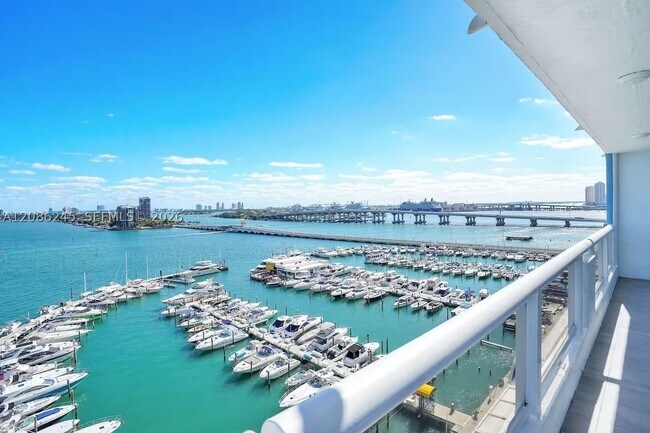 Building Photo - 1717 N Bayshore Dr Unit A-1434