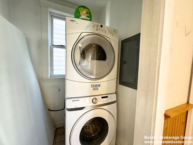Photo - 37 Hillside St Unit #1