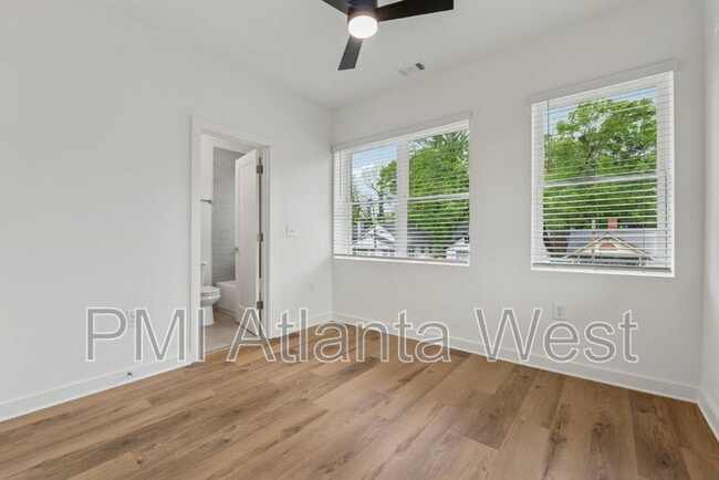 Photo - 750 Cascade Pl SW Unit 3