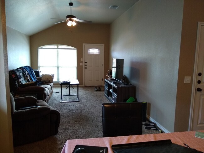 Photo - 304 Sladecek Dr