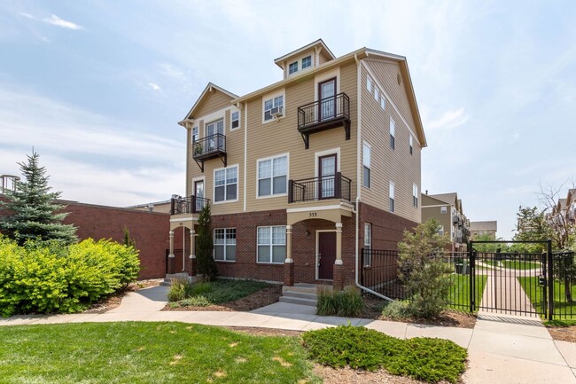 Building Photo - Downtown Living with Style & Views!