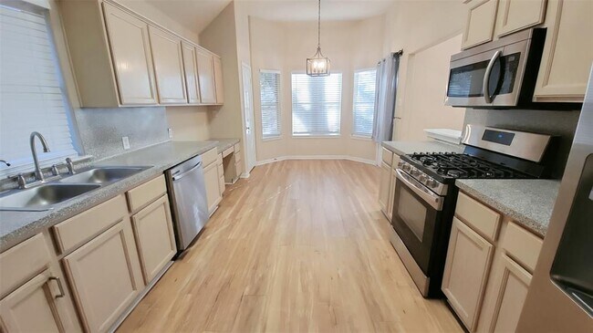 Photo - 1248 Lacey Oak Loop