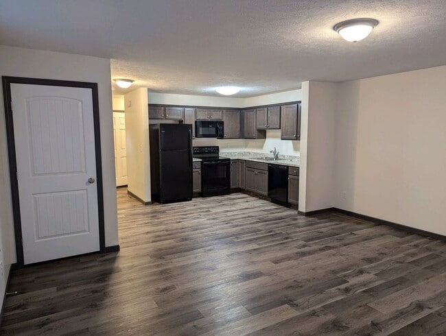 Photo - 585 Birch Hill Dr