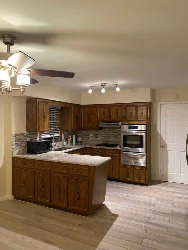 Building Photo - 3734 Ridgeland Ave Unit 2
