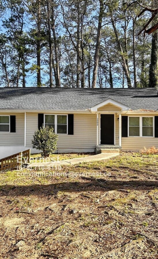 Photo - 1393 Northwest Dr NW House
