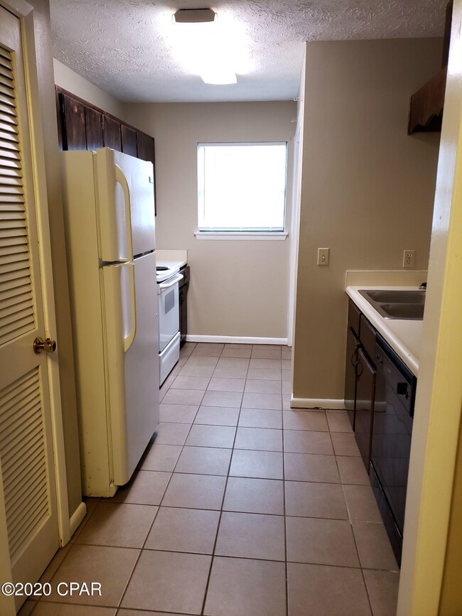 Photo - 5915 Pinetree Ave