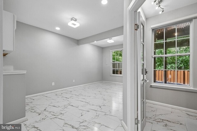 Photo - 21534 Iredell Terrace
