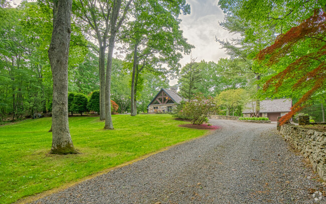 Building Photo - 40 Looking Glass Hill Rd Rental