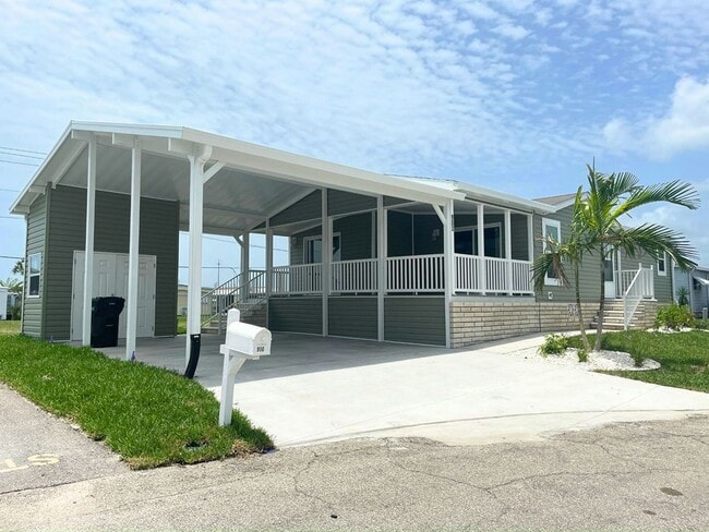 Building Photo - 903 Desirade Ave E Rental