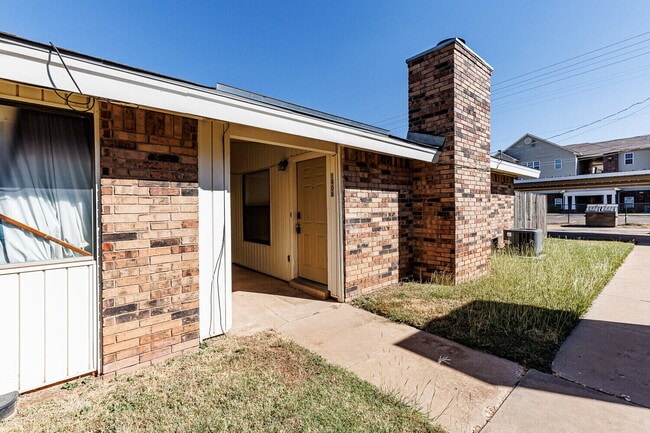 Building Photo - 140 N Troy Ave