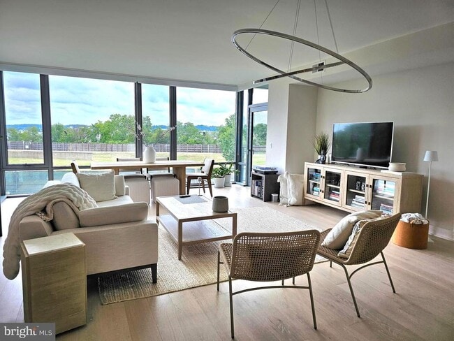 Building Photo - 1201 N Royal St Unit 205