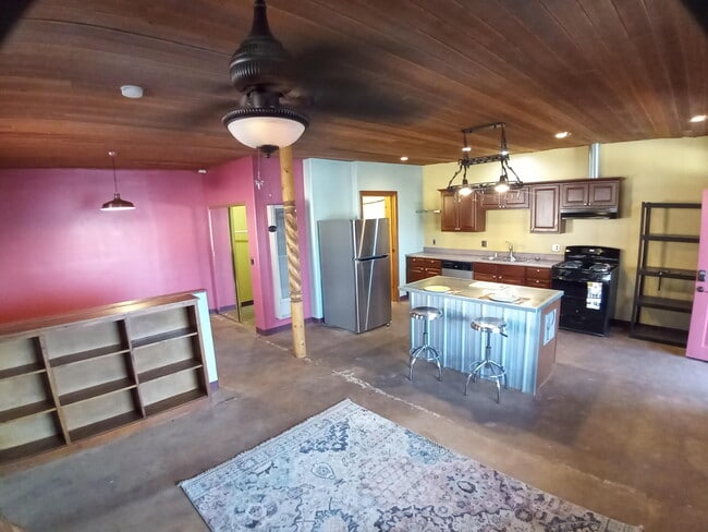 Photo - 1510b Edith Blvd NE